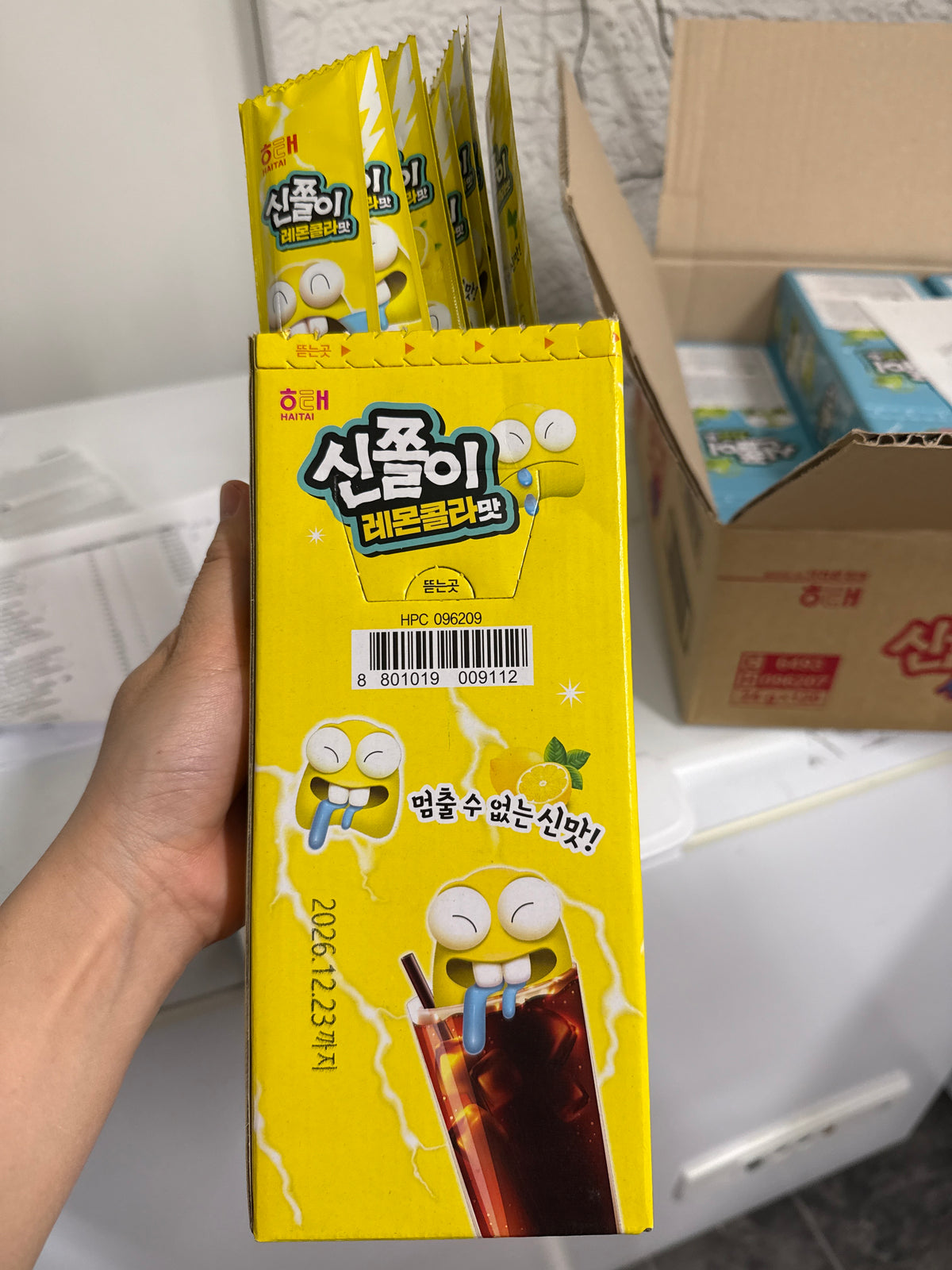ANAM | KR Haitai Long Sour Jelly Candy Lemon Coke 24g | 酸味柠檬可乐软糖 24克 | Hapan sitruuna cola hyytelokarkki 24g | Keo deo chanh cola chua 24g