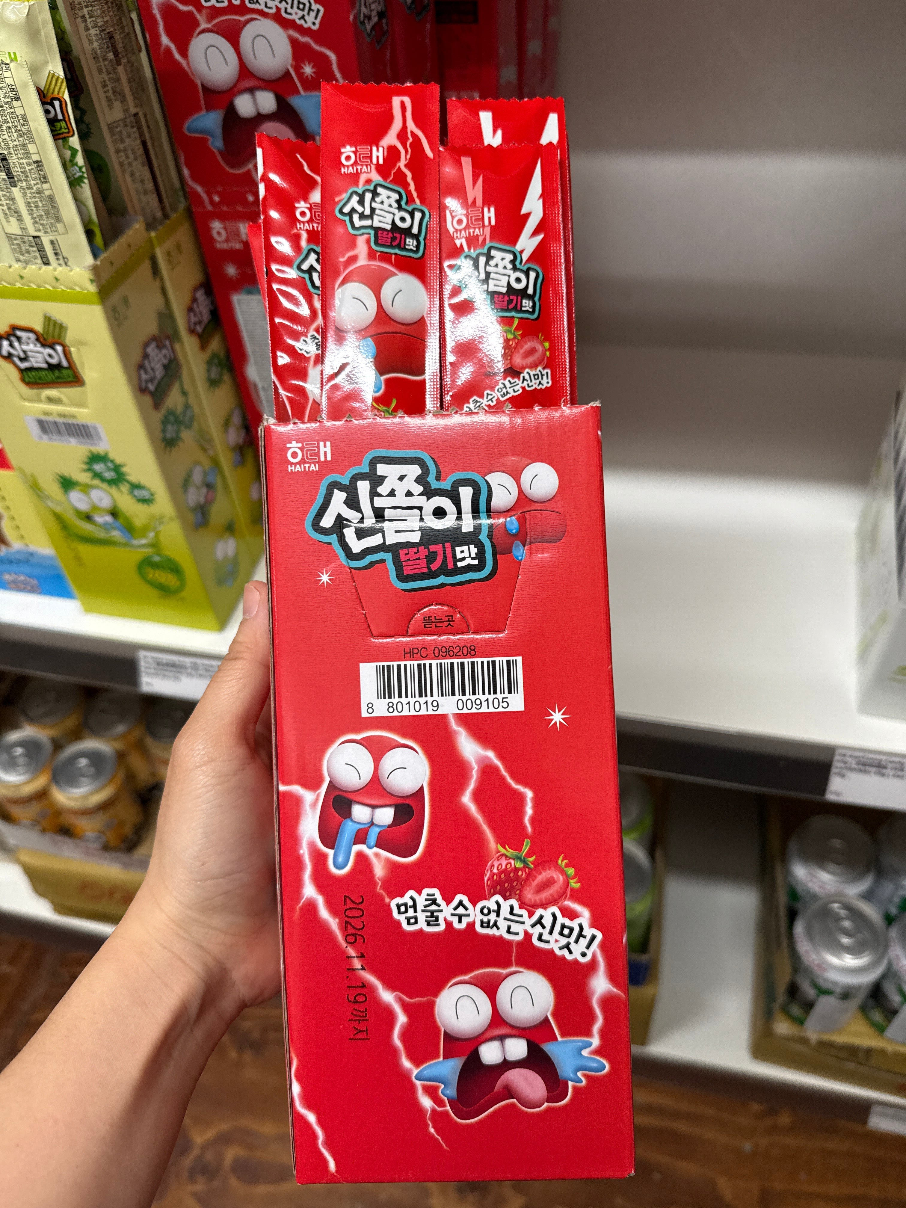 ANAM | KR Haitai Long Sour Jelly Candy Strawberry 24g | 草莓酸软糖 24克 | Mansikka hapan hyytelokarkki 24g | Keo deo dau chua 24g